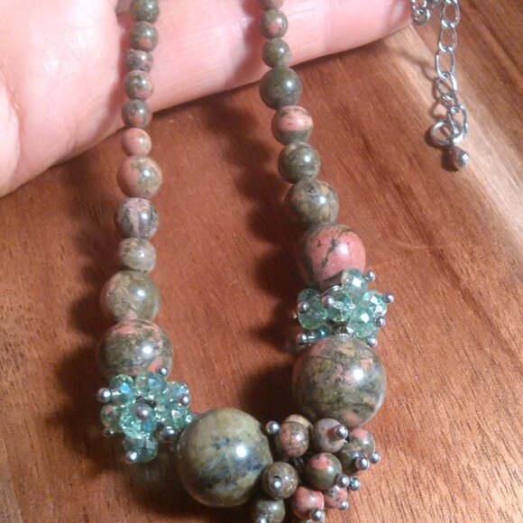 Unakite and Green Crystal Silvertone Beaded Necklace - Picture 4 of 12